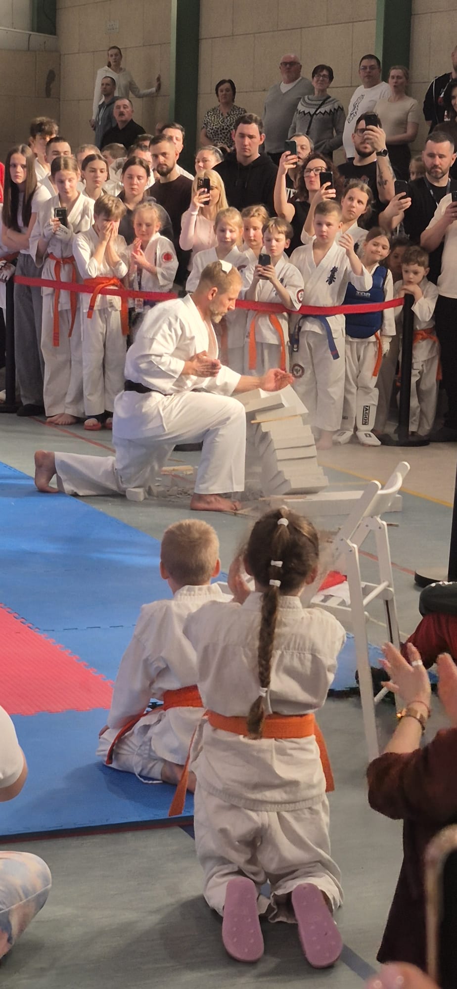 sensei łamie tameshiwari