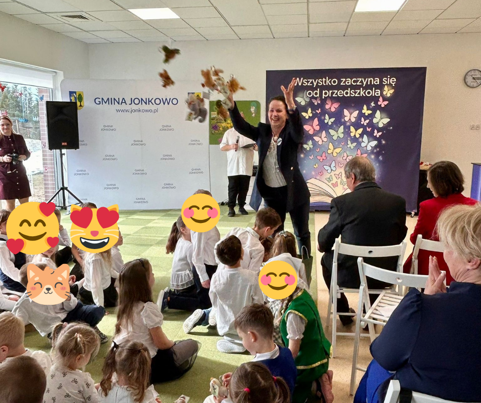 Prezes rozrzuca pluszaki