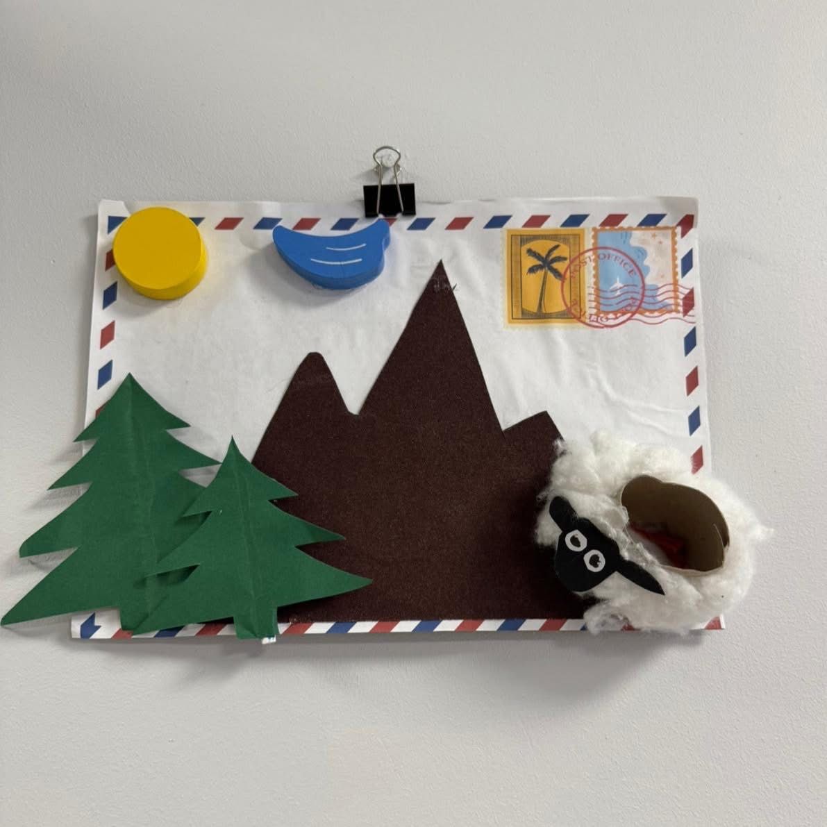 las, góry i owieczka