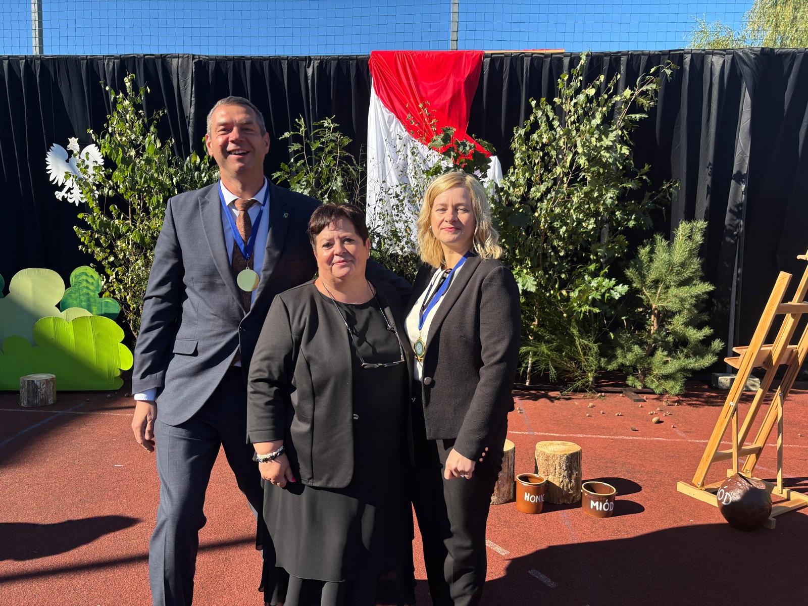 Wiceprezes Banku, Przewodniczący rady Gminy i Dyrektor Szkoły