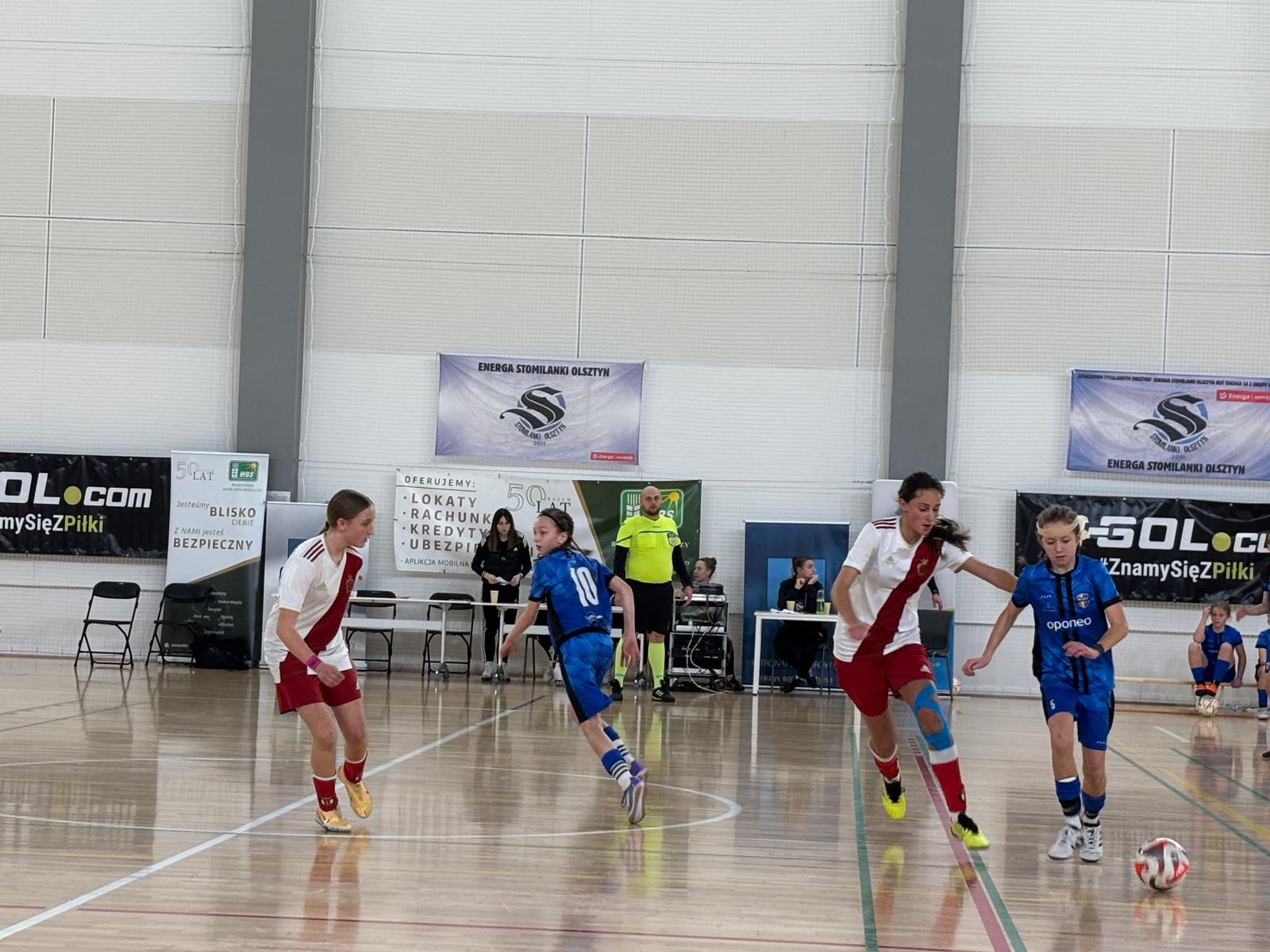 Zdjęcie zespołu grającego w piłkę nożną